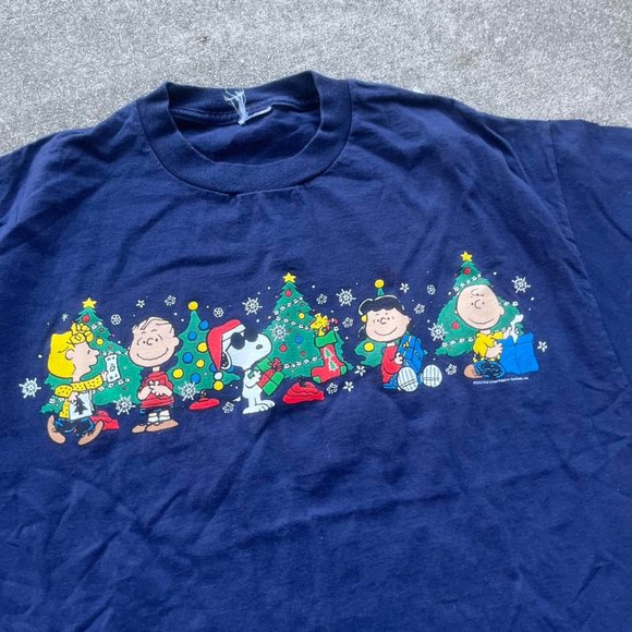 Vintage 2000s The Peanuts Charlie Brown Christmas Winter Holidays T Shirt - Picture 3 of 3